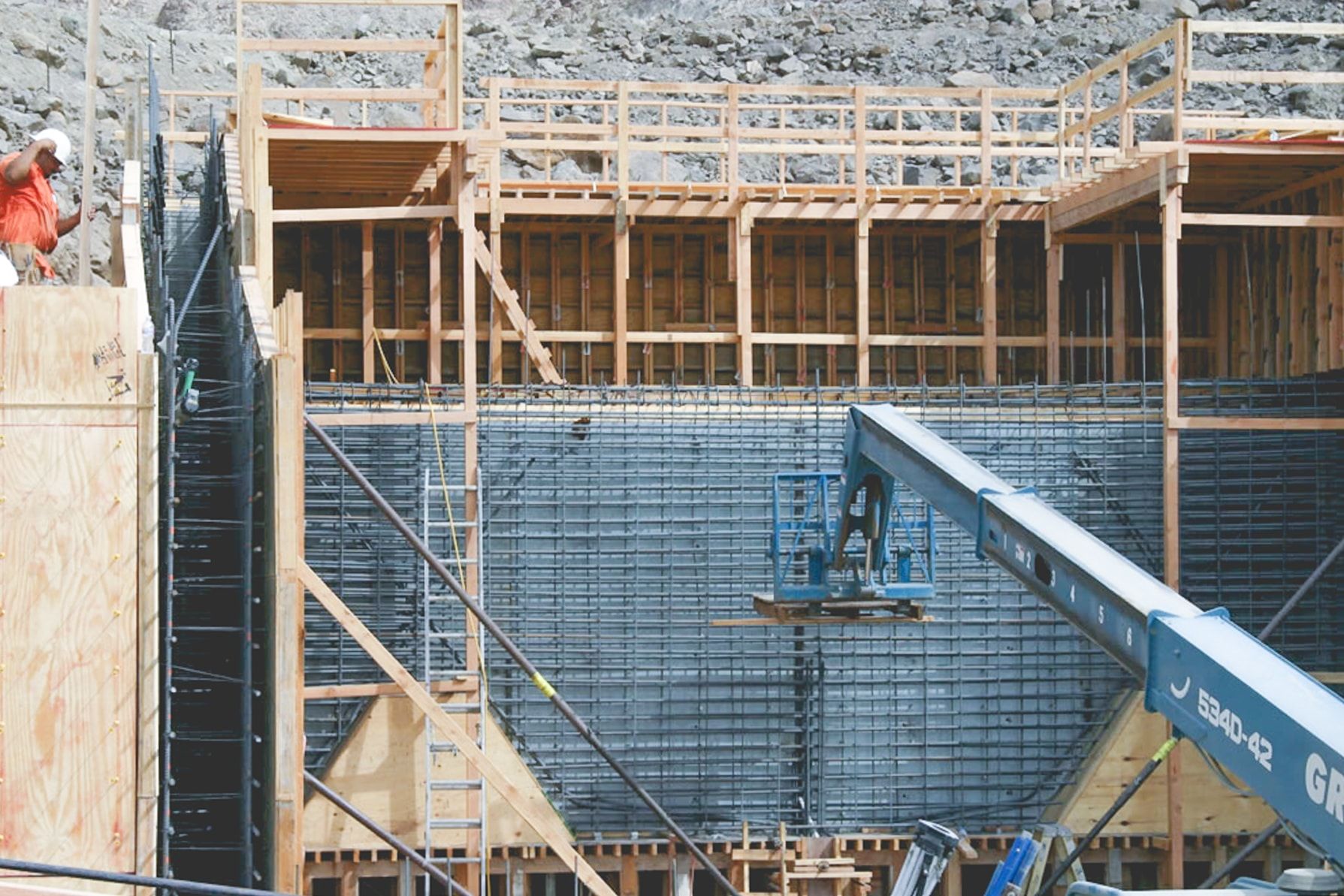 Slater crew setting formwork and rebar for a cast-in-place concrete structure